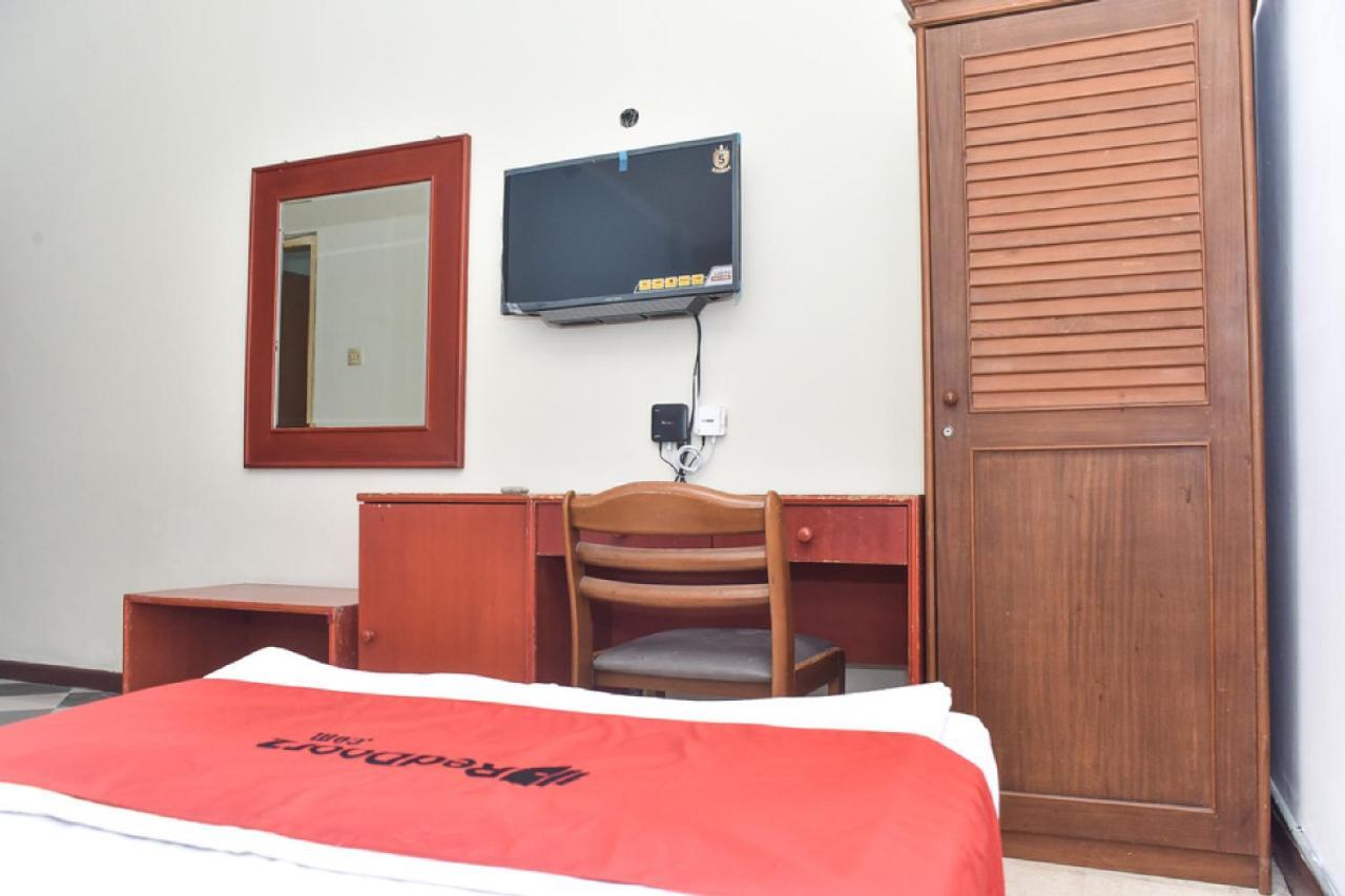 Reddoorz Near Kampung Warna Warni Hotel Malang Kültér fotó