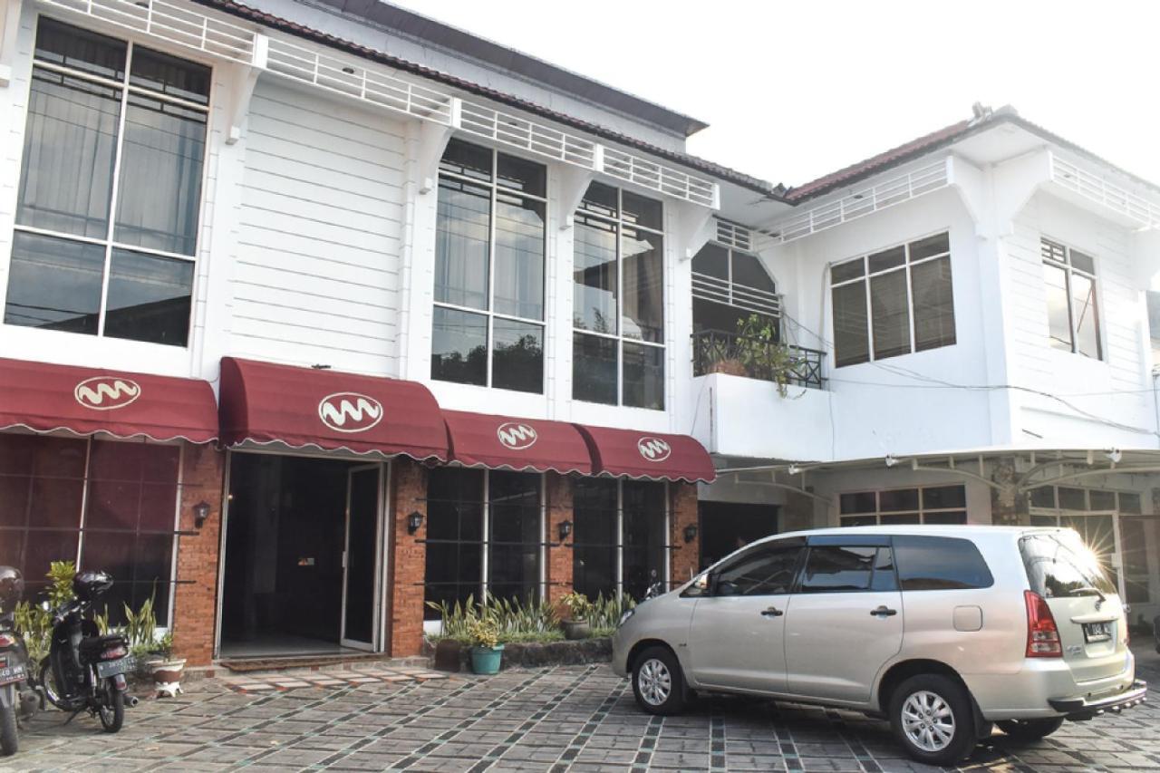 Reddoorz Near Kampung Warna Warni Hotel Malang Kültér fotó